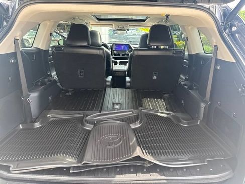 Used 2024 Toyota Highlander Platinum AWD/4WD image 33