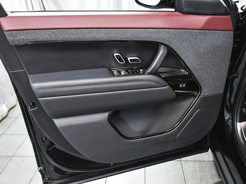 Used 2025 Land Rover Range Rover Sport Autobiography AWD/4WD image 8