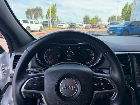 Used 2018 Jeep Grand Cherokee Altitude AWD/4WD image 14