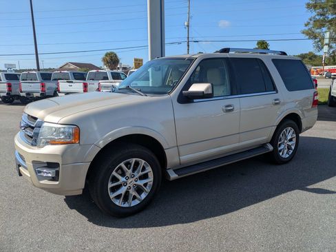 Used 2017 Ford Expedition Limited RWD image 8