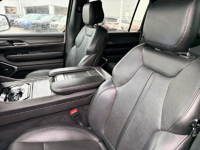 Used 2023 Jeep Wagoneer L Series II AWD/4WD image 19