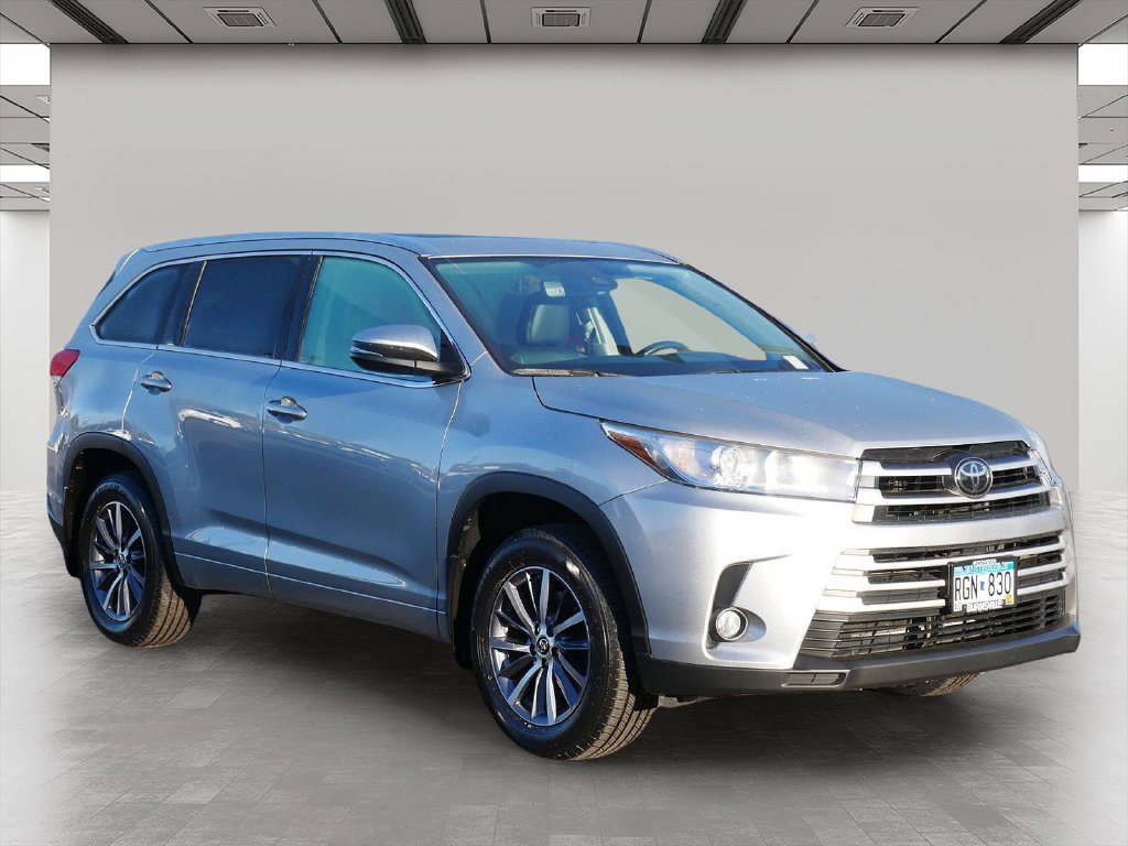 Used 2017 Toyota Highlander XLE AWD/4WD image 1