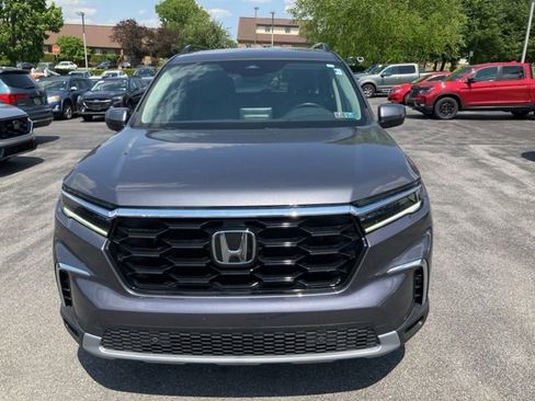 Certified 2025 Honda Pilot Touring image 10