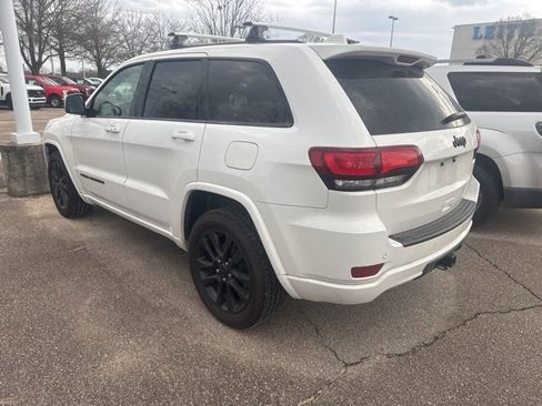 Used 2019 Jeep Grand Cherokee Altitude image 12
