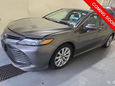 Used 2019 Toyota Camry LE FWD image 1