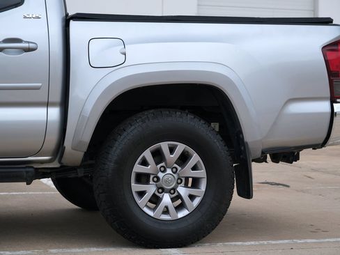Used 2018 Toyota Tacoma SR5 RWD image 27