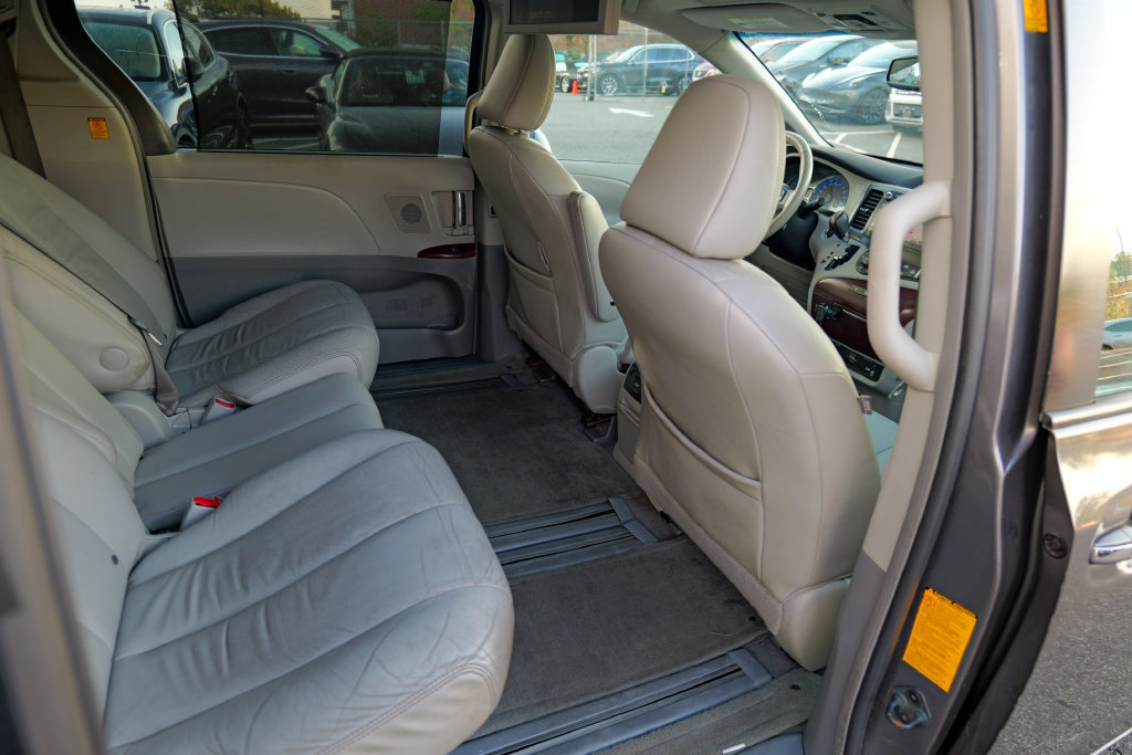 Used 2011 Toyota Sienna XLE w/ Premium Pkg FWD image 25