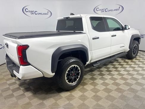 Certified 2025 Toyota Tacoma TRD Off-Road AWD/4WD image 7