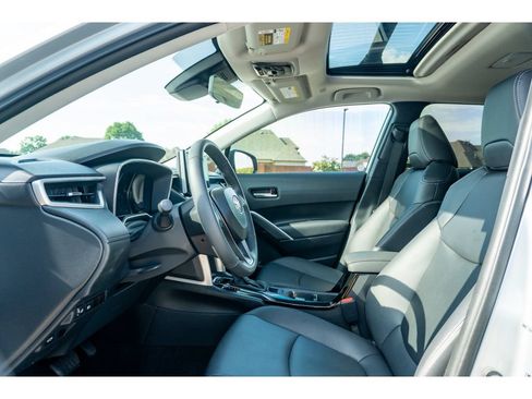 Used 2024 Toyota Corolla Cross XLE w/ Convenience Package FWD image 11
