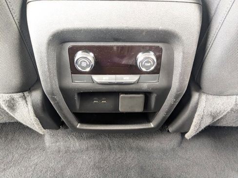 Used 2024 Chevrolet Traverse LT image 17