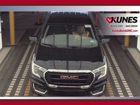 Used 2024 GMC Terrain SLE image 20