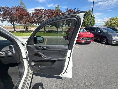 Used 2023 BMW X5 xDrive40i AWD/4WD image 28