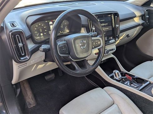 Used 2020 Volvo XC40 T5 Inscription image 9