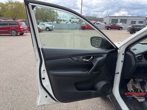 Used 2018 Nissan Rogue S AWD/4WD image 14