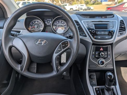 Used 2016 Hyundai Elantra SE FWD image 4