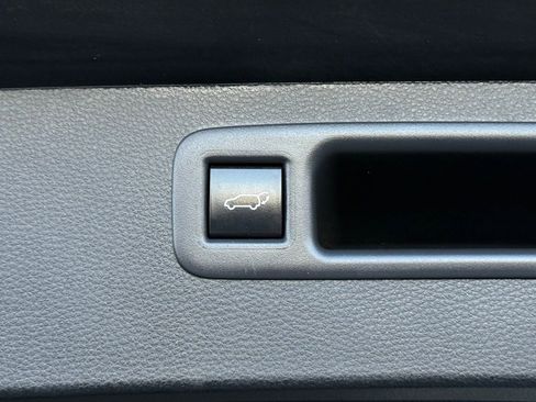 Certified 2023 Toyota Highlander XLE image 16