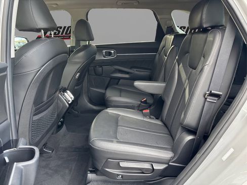 Used 2022 Kia Sorento SX image 10