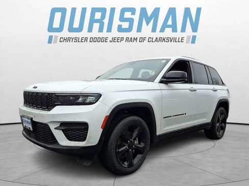 Used 2023 Jeep Grand Cherokee Altitude image 3