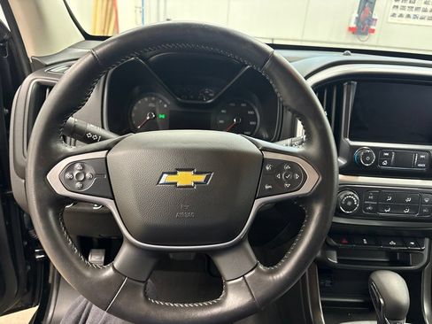 Used 2022 Chevrolet Colorado LT w/ Chrome Appearance Package AWD/4WD image 7