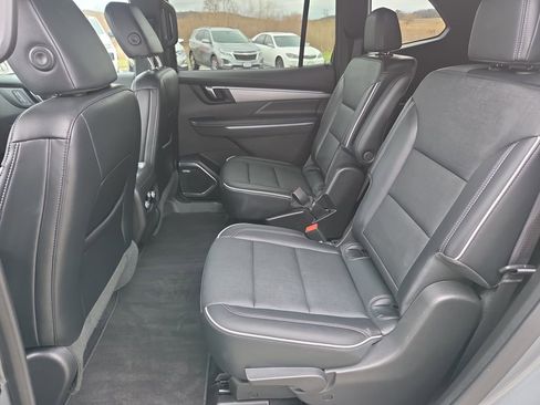 Certified 2025 Buick Enclave Preferred FWD image 29