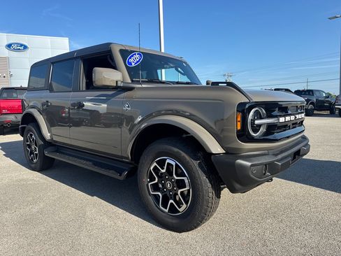 New 2026 Ford Bronco Outer Banks AWD/4WD image 8