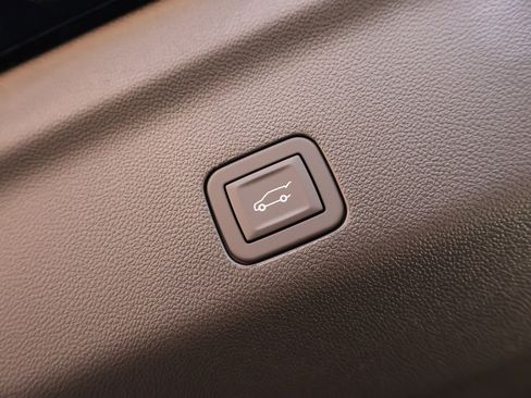 New 2026 Chevrolet Suburban High Country image 31