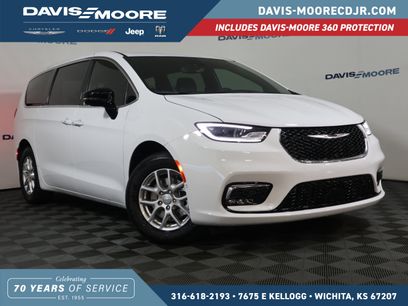 New 2026 Chrysler Pacifica Select