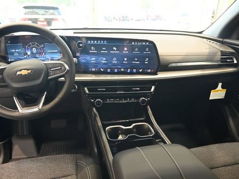 New 2026 Chevrolet Traverse LT w/ Sun and Wheel Package FWD image 13
