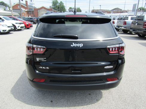 Used 2024 Jeep Compass Latitude AWD/4WD image 4