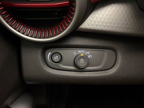Certified 2025 Chevrolet Trax RS FWD image 27