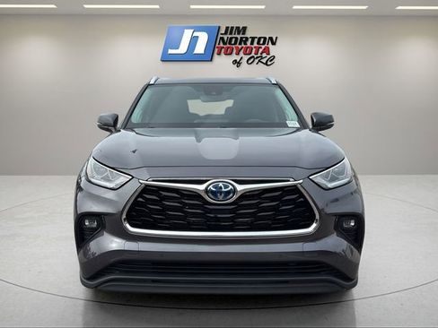 Used 2022 Toyota Highlander Limited FWD image 2