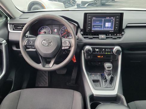 Used 2020 Toyota RAV4 LE FWD image 19