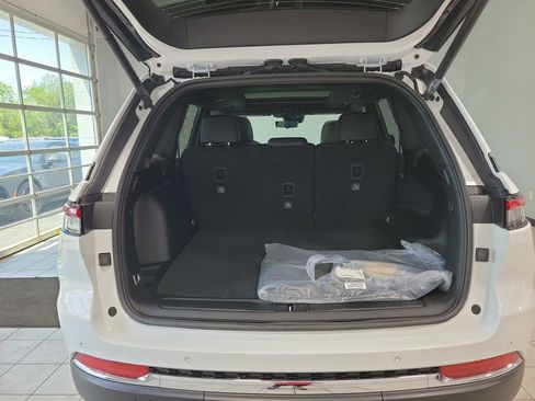 New 2025 Jeep Grand Cherokee Limited w/ Luxury Tech Group II image 7