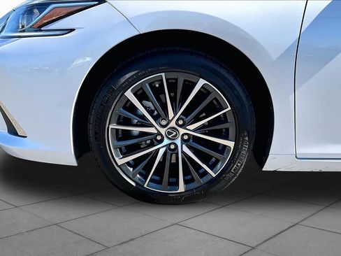 Used 2024 Lexus ES 300h w/ Premium Package FWD image 10