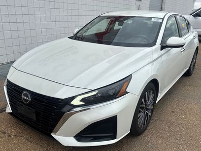 Used 2023 Nissan Altima 2.5 SV