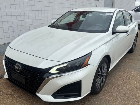 Used 2023 Nissan Altima 2.5 SV image 1