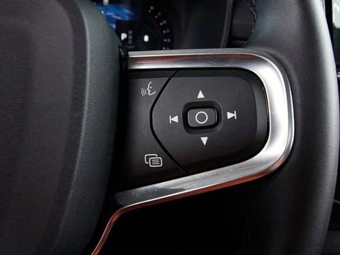 Certified 2025 Volvo XC40 B5 Core AWD/4WD image 16