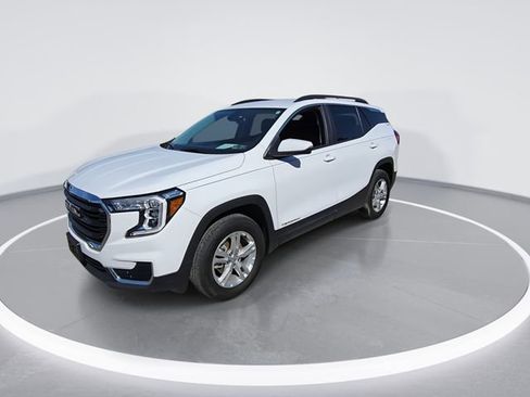 Used 2023 GMC Terrain SLE w/ Driver Convenience Package image 4