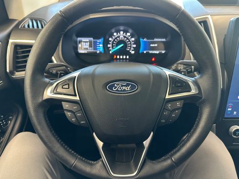 Used 2022 Ford Edge Titanium w/ Class II Trailer Tow Package AWD/4WD image 24