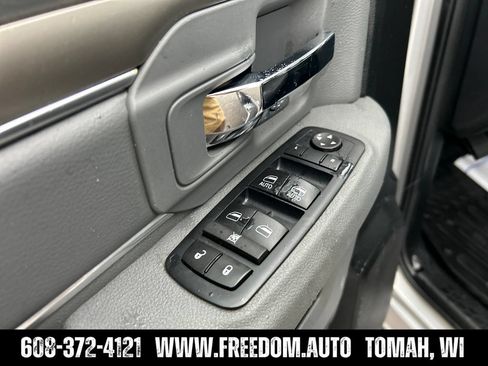 Used 2017 RAM 1500 Classic SLT AWD/4WD image 11