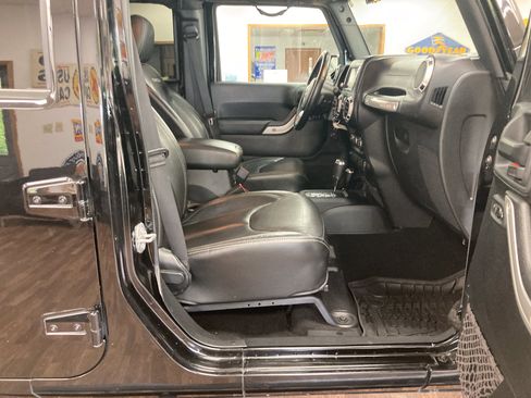 Used 2017 Jeep Wrangler Unlimited Rubicon AWD/4WD image 22