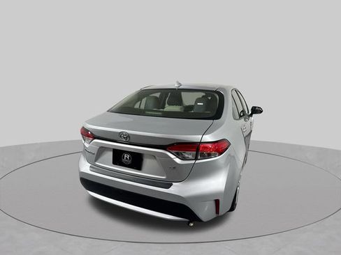 Used 2020 Toyota Corolla LE FWD image 32