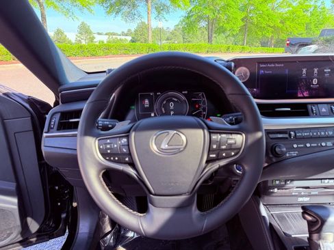 Used 2020 Lexus ES 300h w/ Premium Package image 18