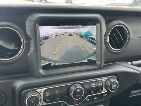 Used 2023 Jeep Wrangler Unlimited Sahara image 27