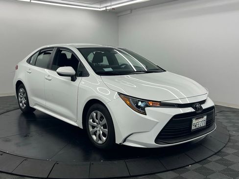 Used 2026 Toyota Corolla LE image 2
