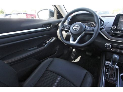 Certified 2025 Nissan Altima 2.5 SR FWD image 11