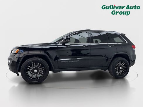 Used 2018 Jeep Grand Cherokee Laredo AWD/4WD image 2