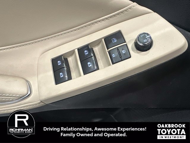 Certified 2019 Toyota Avalon XLE w/ Moonroof Package FWD image 6