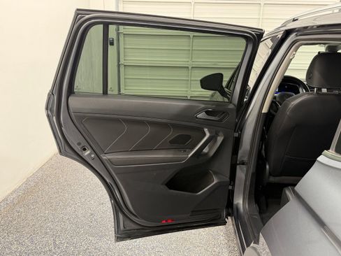 Used 2023 Volkswagen Tiguan SE FWD image 17