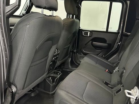 Used 2022 Jeep Gladiator Willys image 32